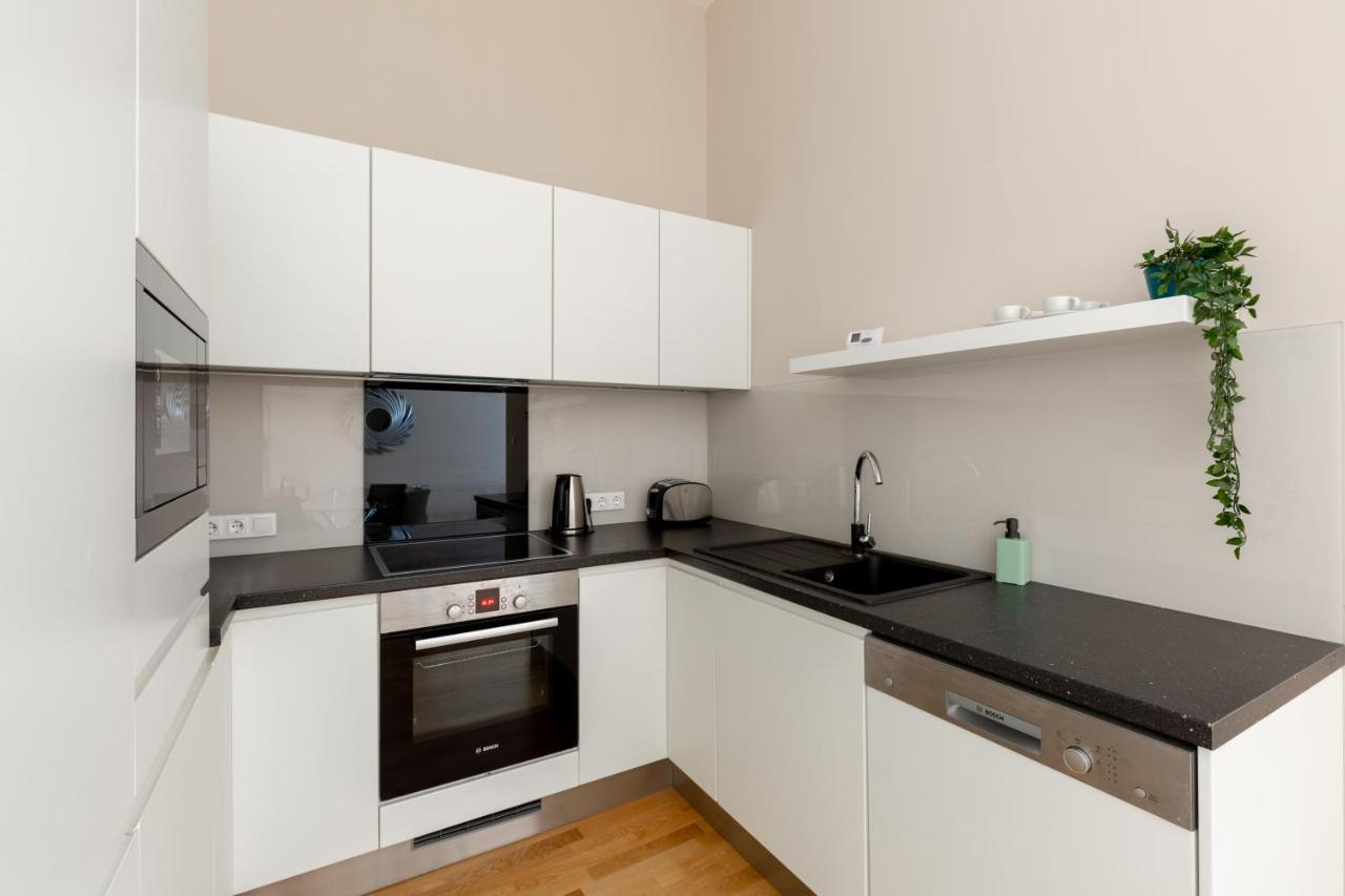 Lovely 2-Bedroom Apartment At The Vaci Street Budapest Kültér fotó
