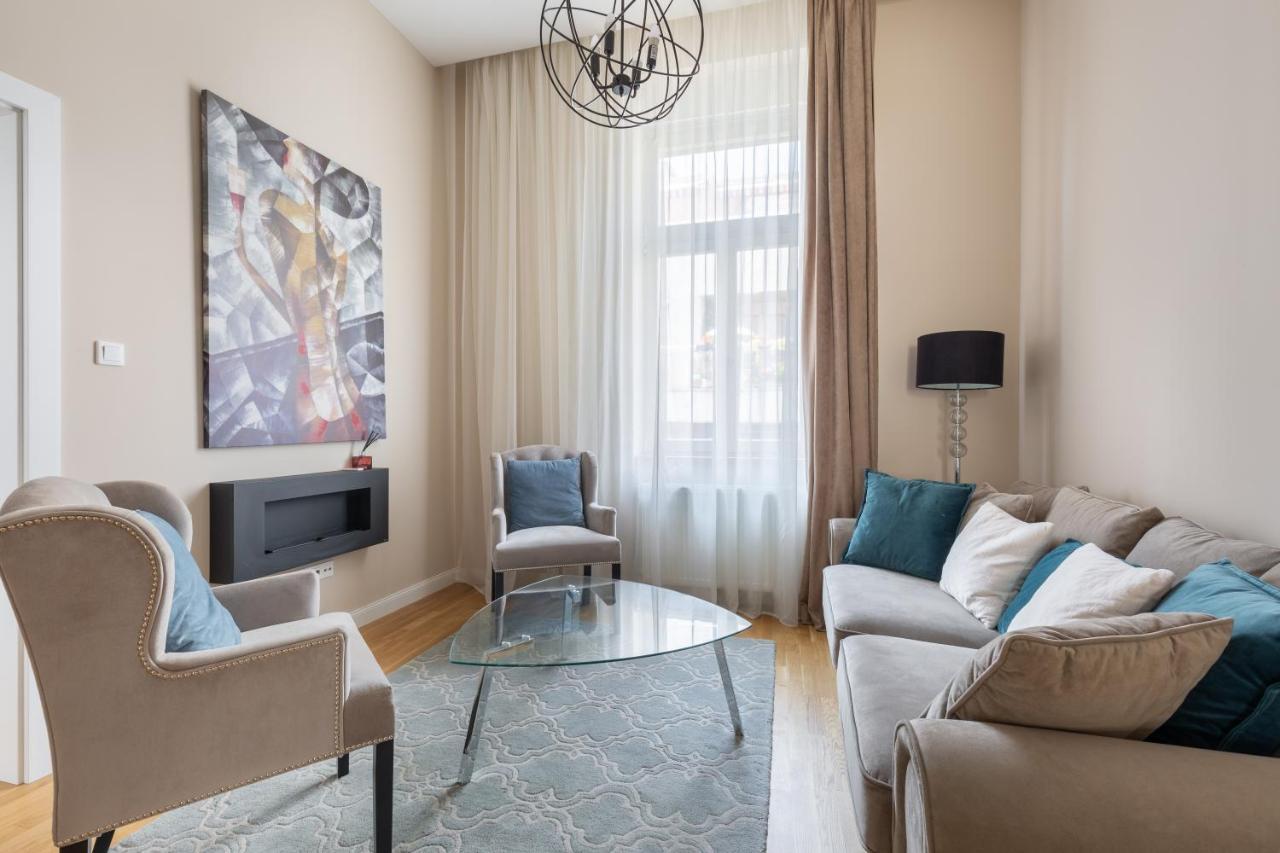Lovely 2-Bedroom Apartment At The Vaci Street Budapest Kültér fotó