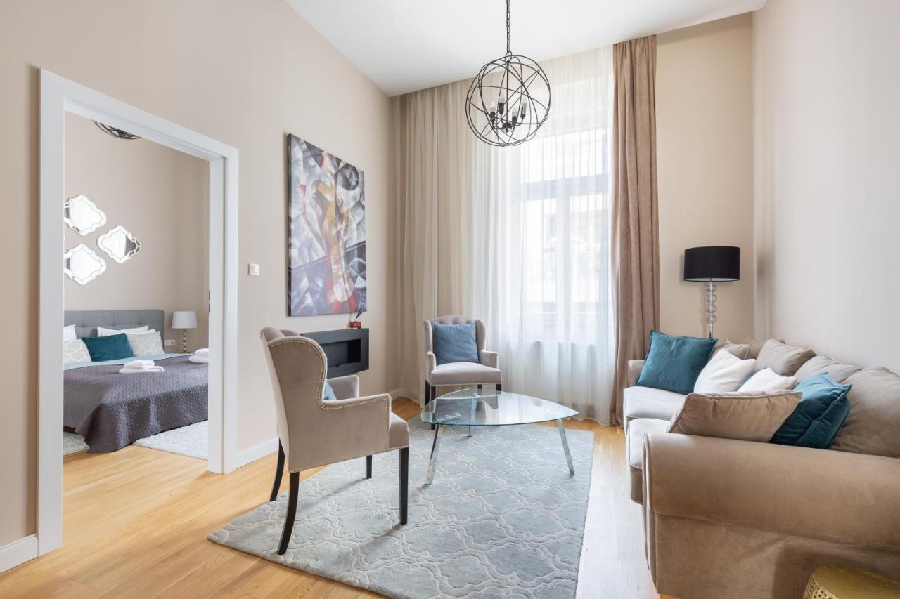 Lovely 2-Bedroom Apartment At The Vaci Street Budapest Kültér fotó